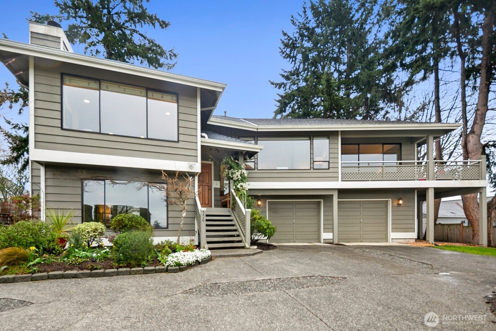 Property Photo:  556  Holly Drive  WA 98020 