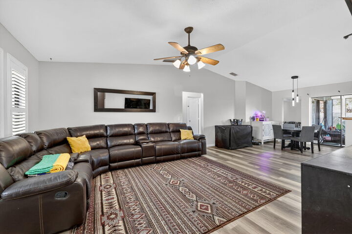 Property Photo:  841 SE Cavern Avenue  FL 34983 