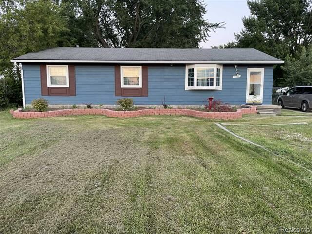 Property Photo:  38176 S Groesbeck Highway  MI 48036 