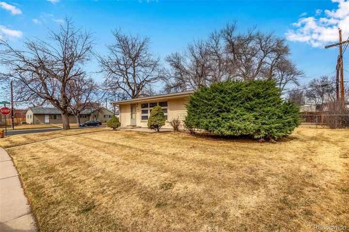 Property Photo:  4301 E Lasalle Place  CO 80222 