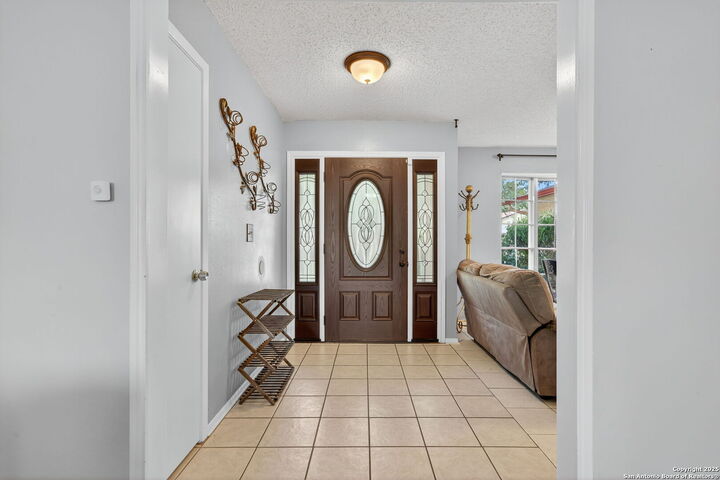 Property Photo: 6606 Courtyard TX 78239