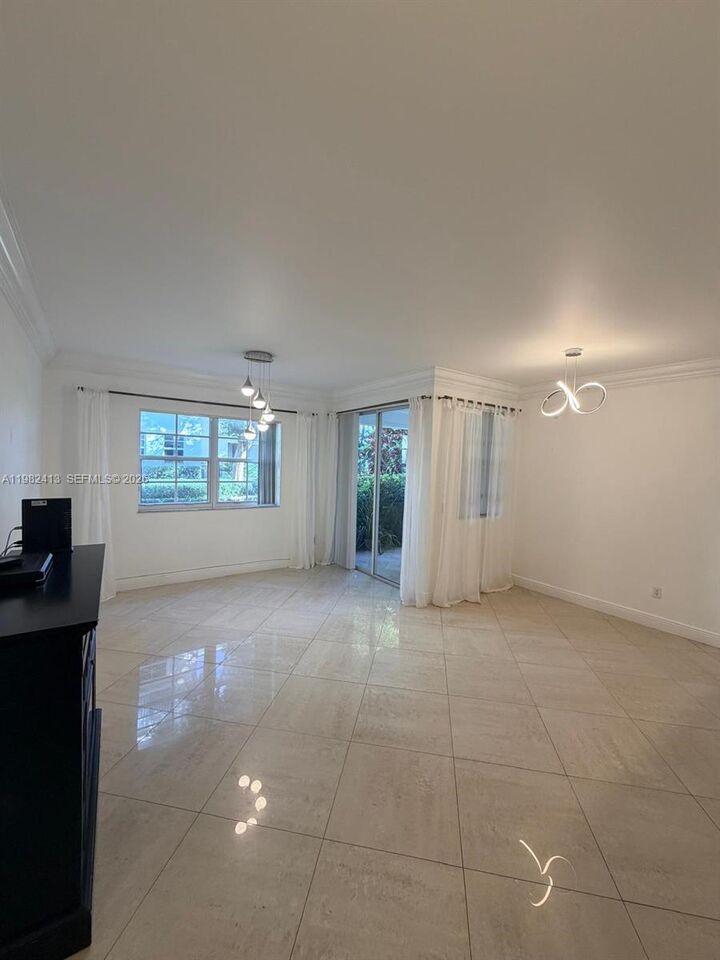 Property Photo:  3165 NE 184th St 6102  FL 33160 