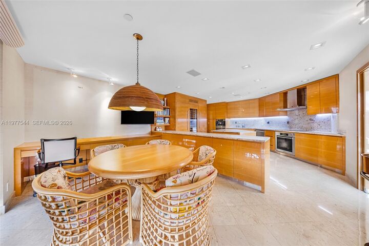 Property Photo: 19355 Turnberry Way 23gr FL 33180