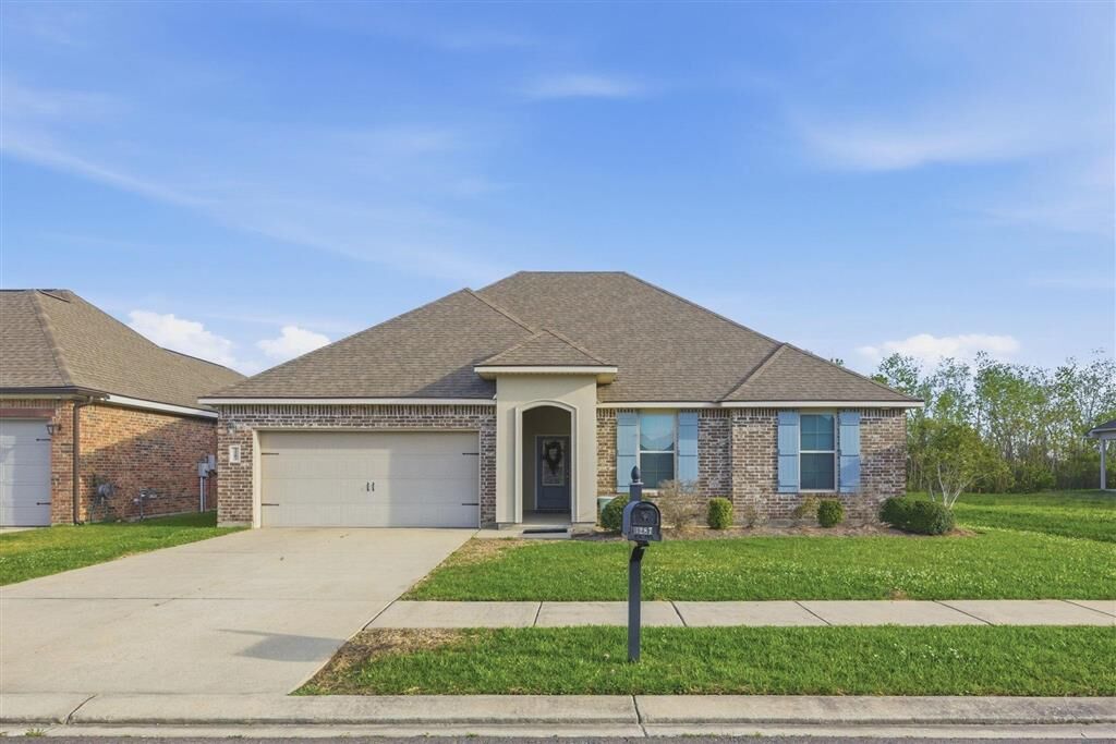 Property Photo:  3287 Fairwood Lane  LA 70607 