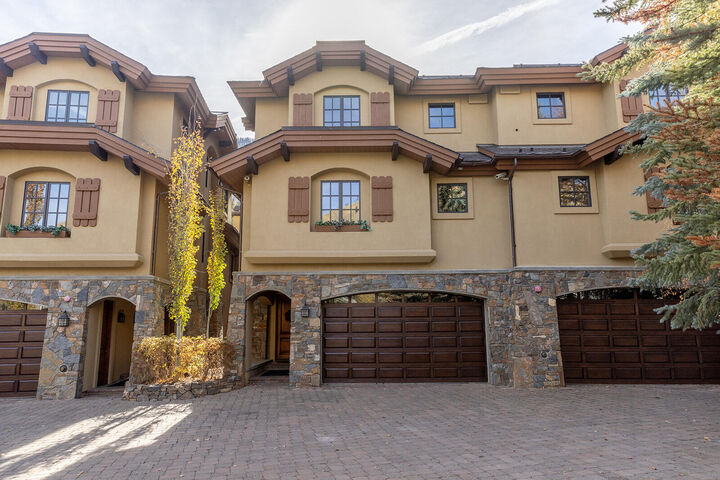 Property Photo:  221 Picabo Street #E (2-F)  ID 83340 