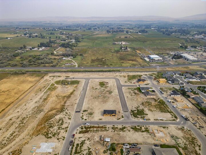 Property Photo:  200 Victoria St  WA 98944 