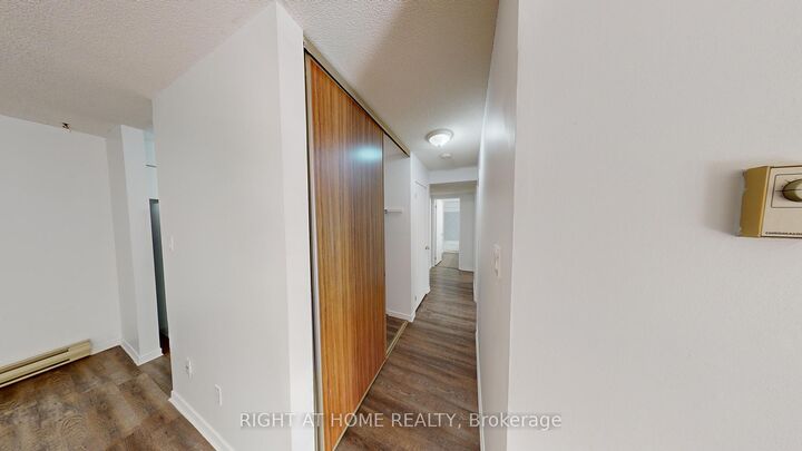 Property Photo: 25 Meadow Lane 304 ON L4N 7K2
