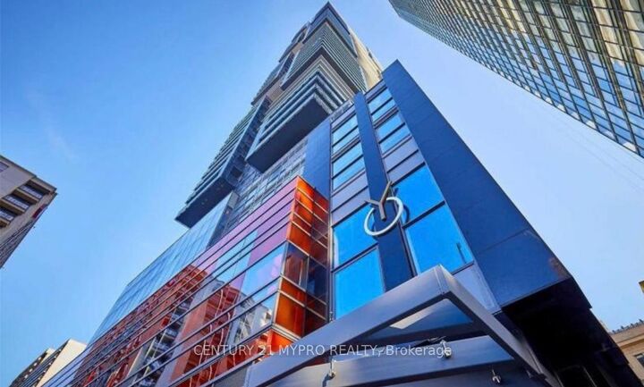 Property Photo:  7 Grenville Street 902  ON M4Y 0E9 