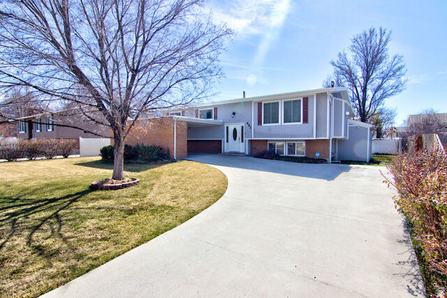 Property Photo: 882 E 7905 S UT 84094