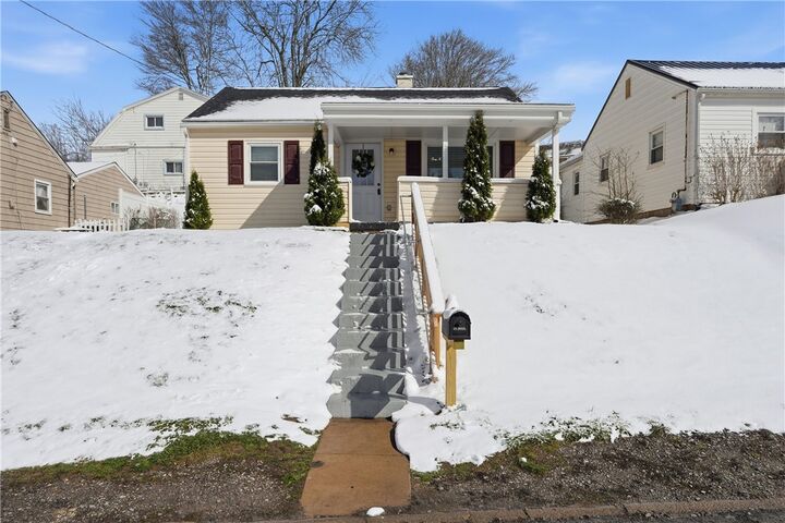 Property Photo: 805 Colonial Ave PA 15061