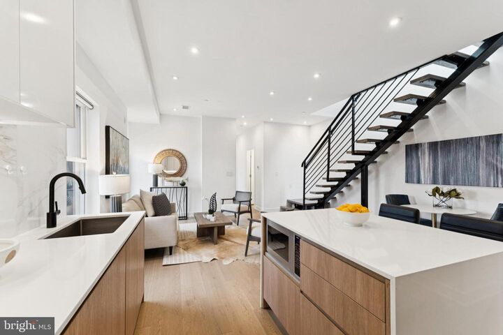 Property Photo: 4017 Davis Place NW 7 DC 20007