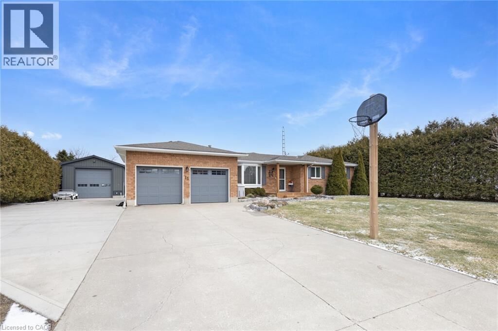 Property Photo:  11 Rosemarie Boulevard  ON N4B 2W4 