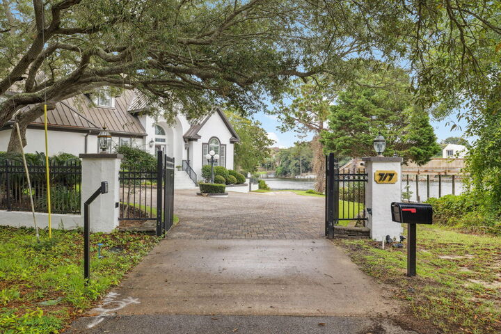 Property Photo: 717 6th Street FL 32541