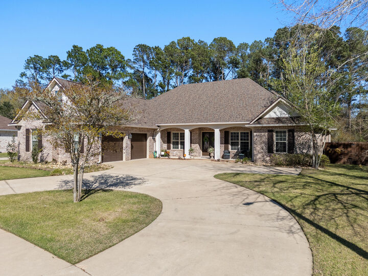 Property Photo: 5556 Madelines Way FL 32571