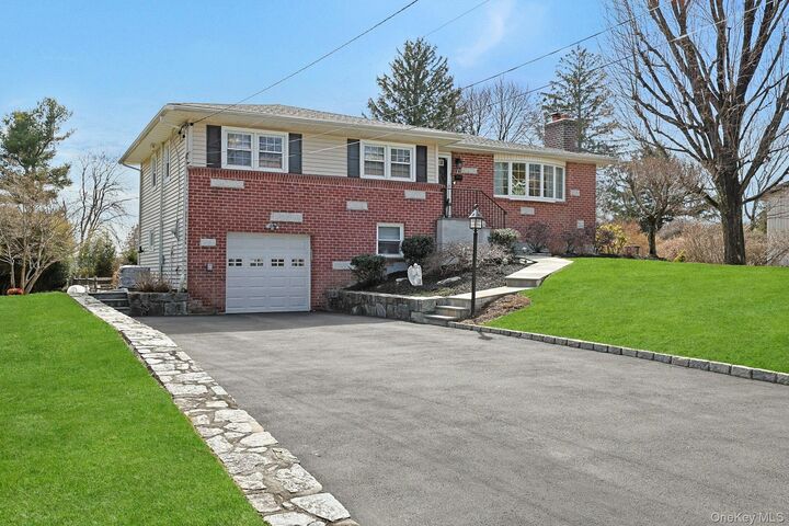 Property Photo:  12 Greenwood Lane  NY 10595 