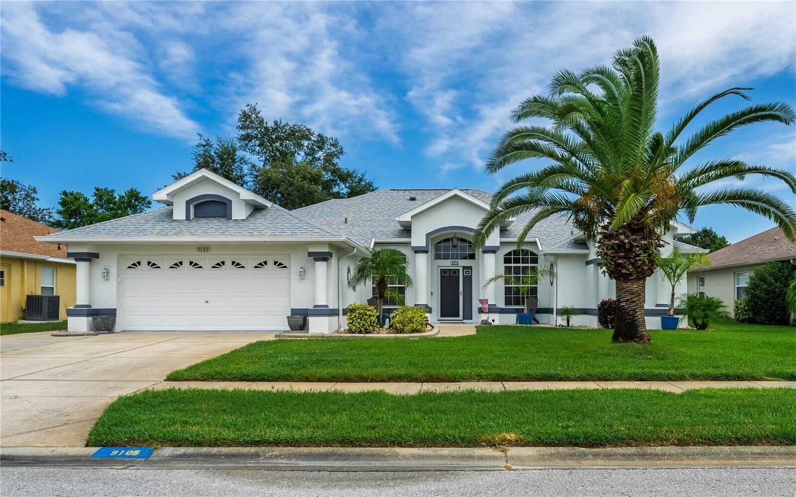 Property Photo:  9105 Robin Nest Drive  FL 34669 