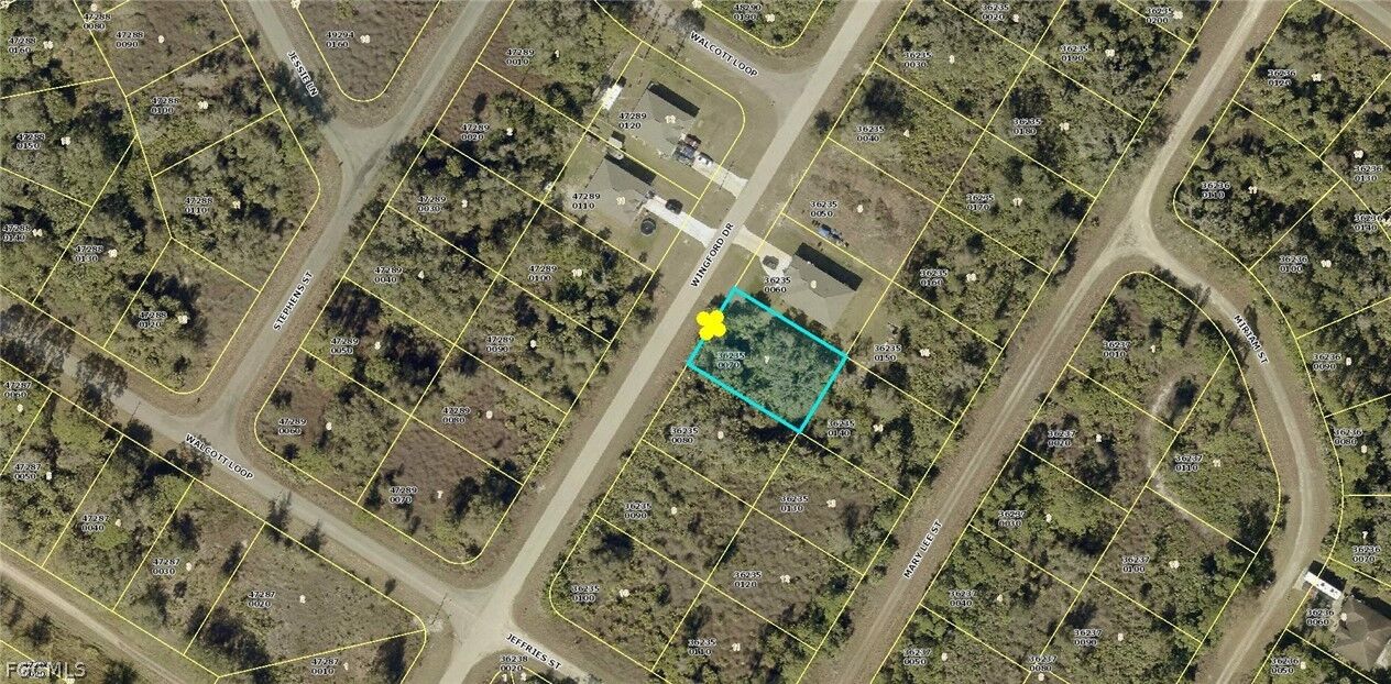 Property Photo:  1922 Wingford Drive  FL 33972 