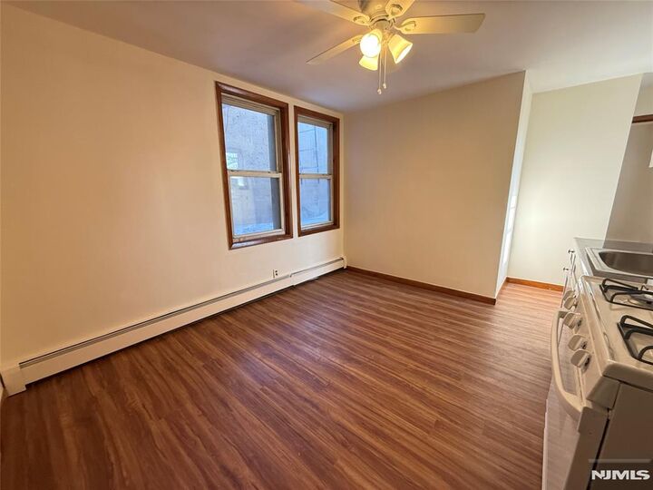 Property Photo:  102 Union Street 1B  NJ 07105 