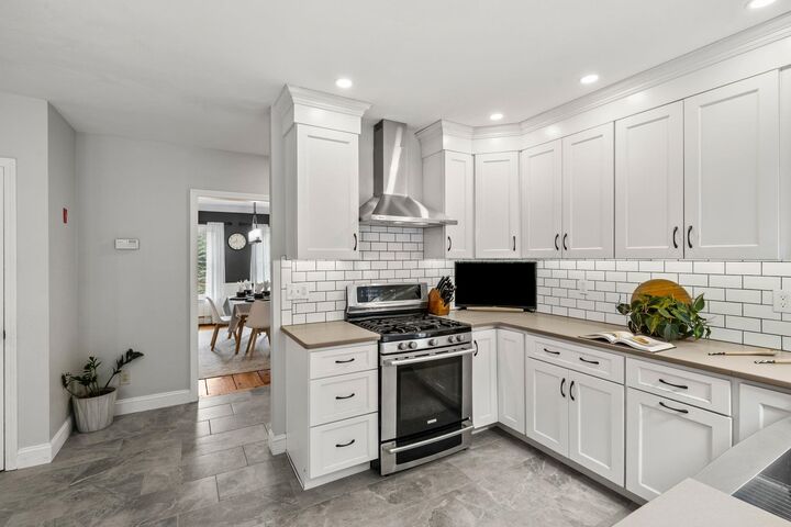 Property Photo: 71 Deerwood Hollow NH 03036