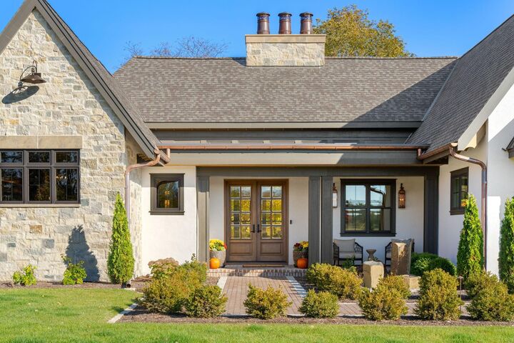 Property Photo: 4972 Bridgevine Way MN 55359