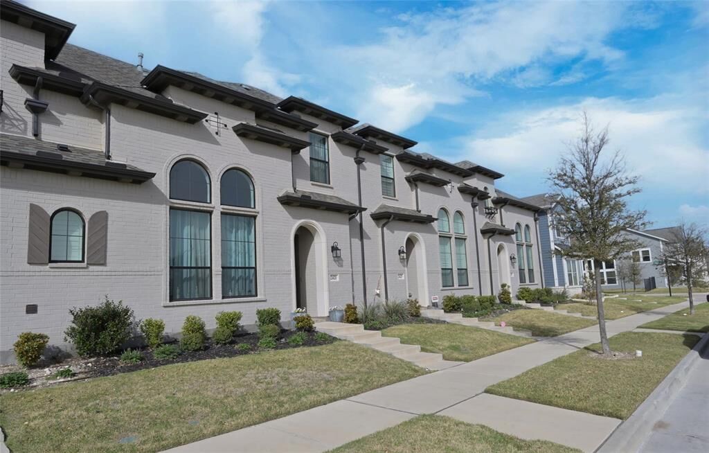 Property Photo:  2421 Longspur Drive  TX 76008 