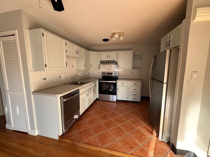 Property Photo:  133 Warren St 8  MA 02472 