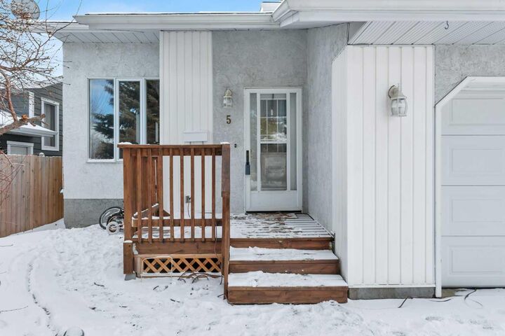 Property Photo:  5 Blackstone Avenue  AB T4L 1P8 