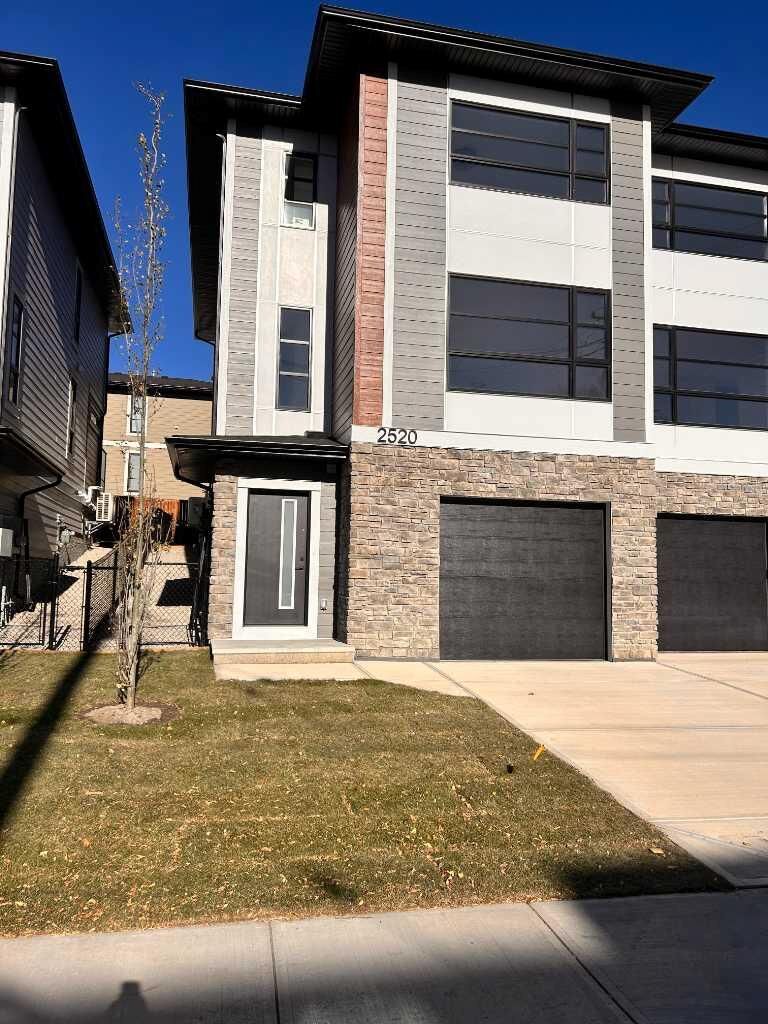 Property Photo: 2520 21 Avenue SW AB T3E 0H3