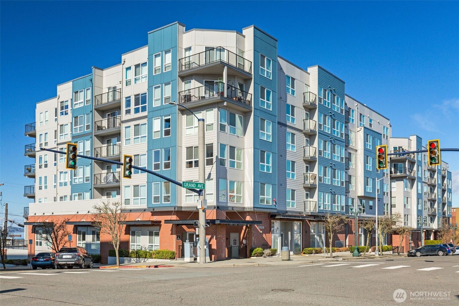 Property Photo:  2818  Grand Avenue B603  WA 98201 