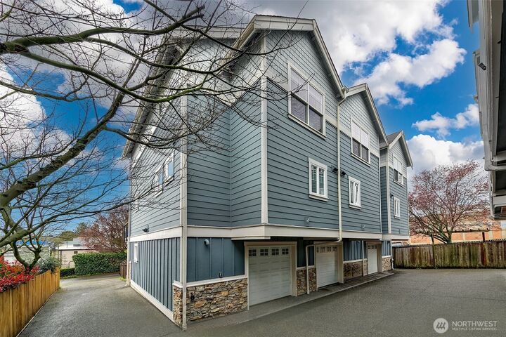 Property Photo: 6531 42nd Avenue SW C WA 98136