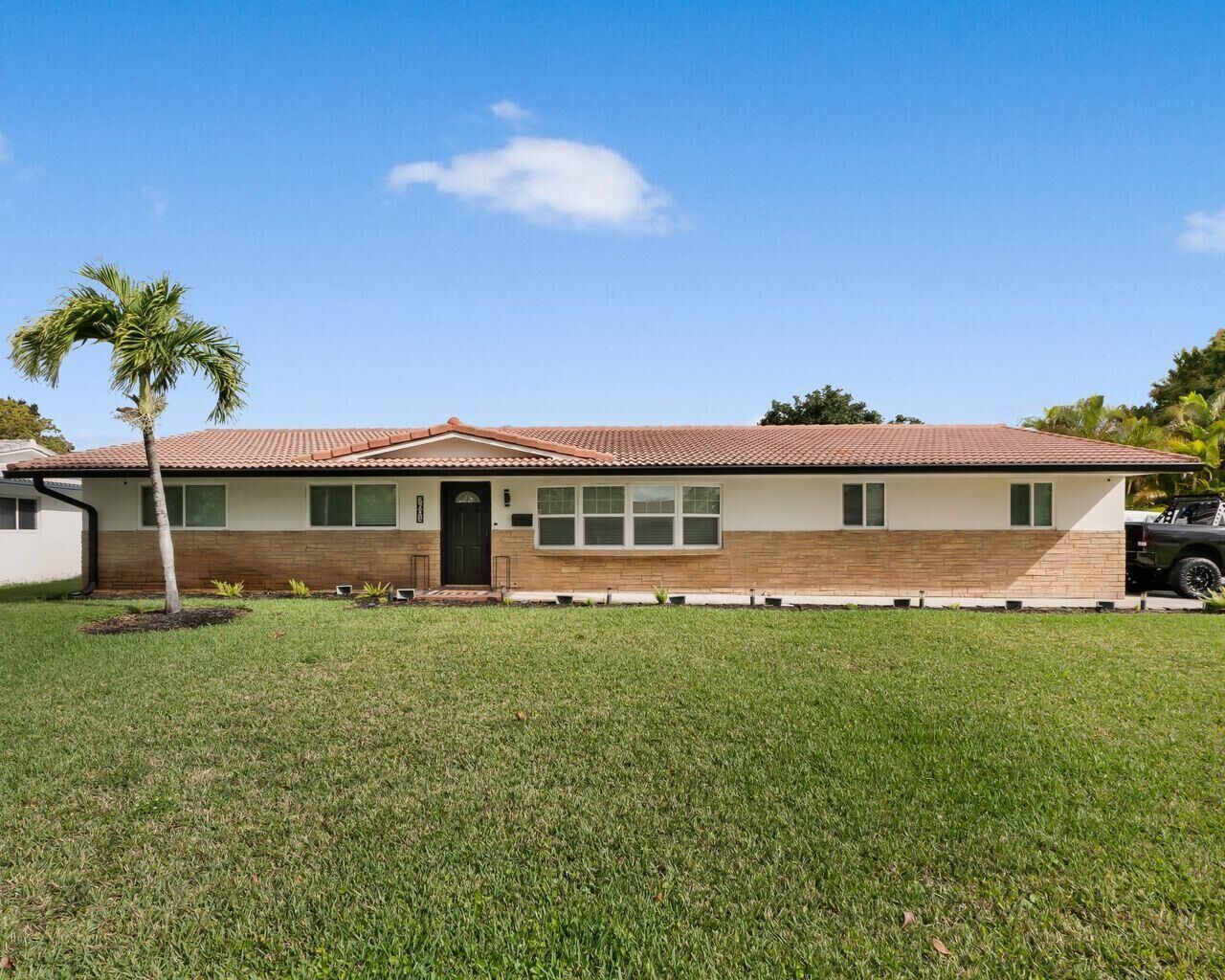 Property Photo:  7601 NW 41st Street  FL 33065 