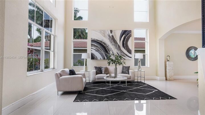 Property Photo: 1646 Victoria Pointe Ln FL 33327