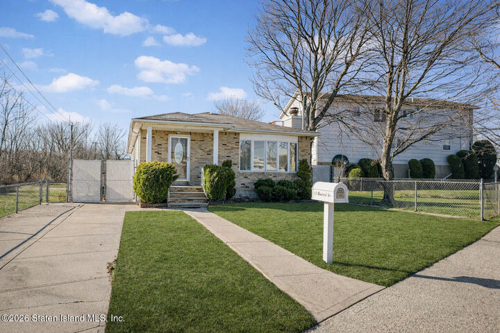 Property Photo: 14 Montreal Avenue NY 10306