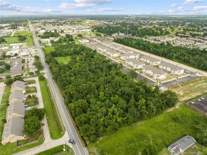 Property Photo: 2501 Country Club Road LA 70605