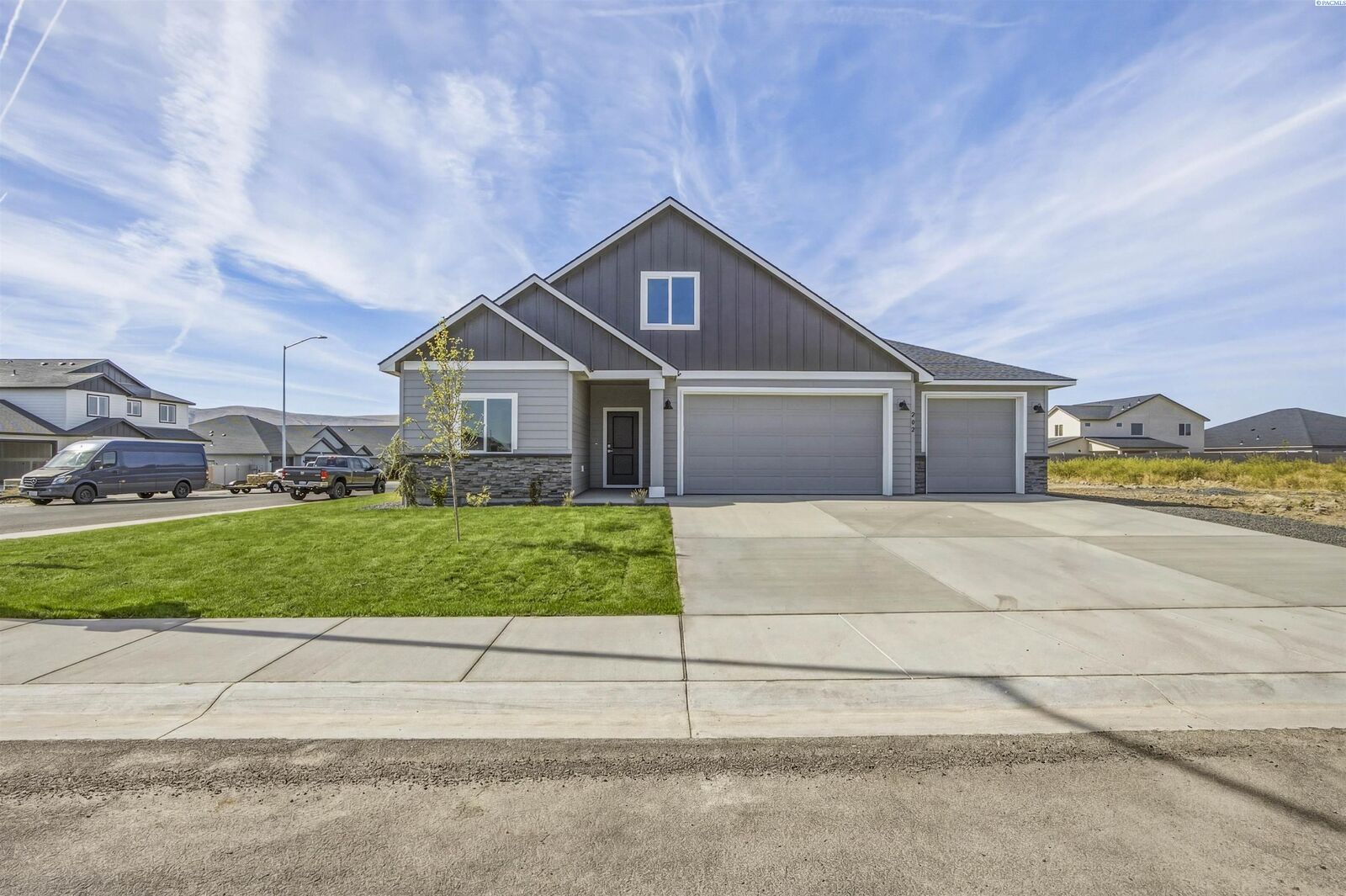 Property Photo:  202 Packer St  WA 99350 