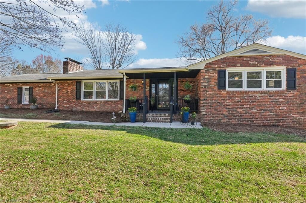 Property Photo: 3934 Yarbrough Avenue NC 27106