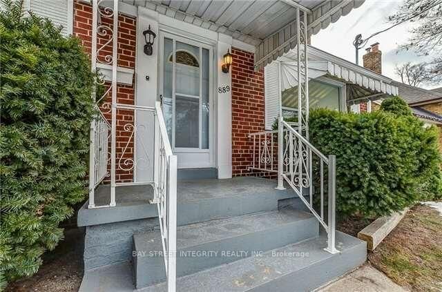 Property Photo: 889 Royal York Road ON M8Y 2V5