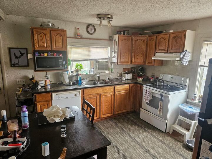 Property Photo: 640 Campbell St BC V9R 3H2