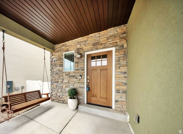 Property Photo: 809 N Cold Pond Ave UT 84043