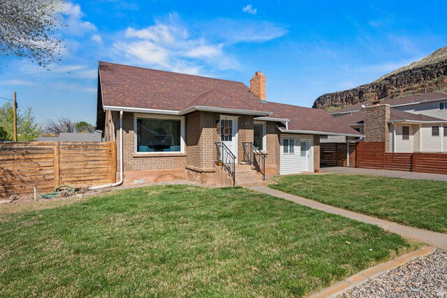 Property Photo: 39 E 300 S UT 84737