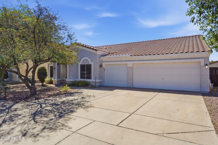 Property Photo: 10553 E Dolphin Avenue AZ 85208