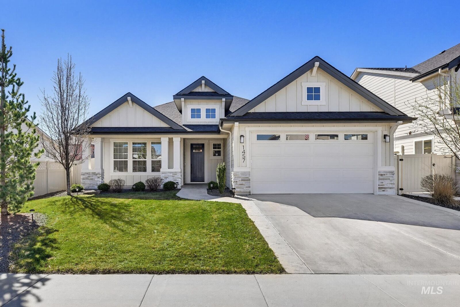 Property Photo:  1457 W Gainsboro St  ID 83634 