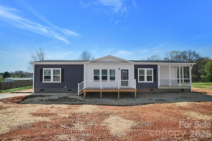 Property Photo:  1423 Chatfield Road  NC 28150 