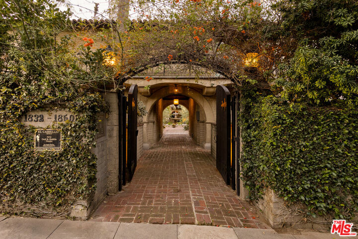 Property Photo: 1838 Grace Ave CA 90028