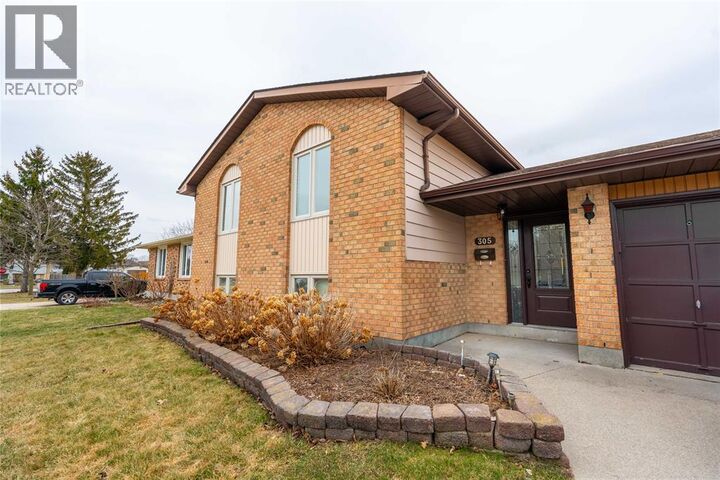 Property Photo:  305 Oaklea Court  ON N7S 5Y9 