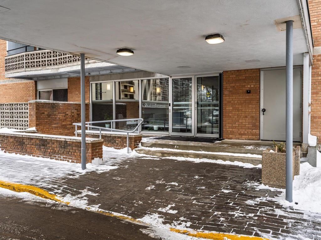 Property Photo:  230 Roslyn Road  MB R3L 0H1 