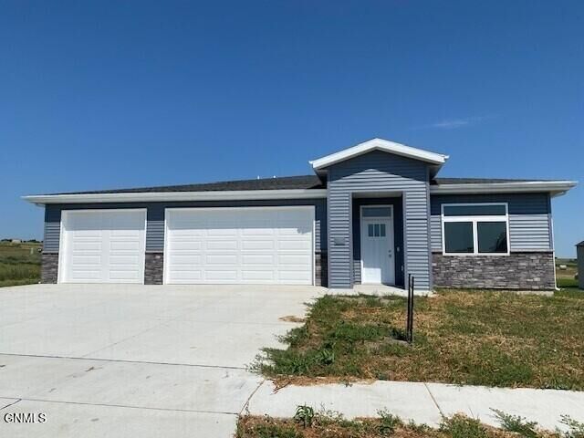 Property Photo:  3411 Tyndale Drive  ND 58503 