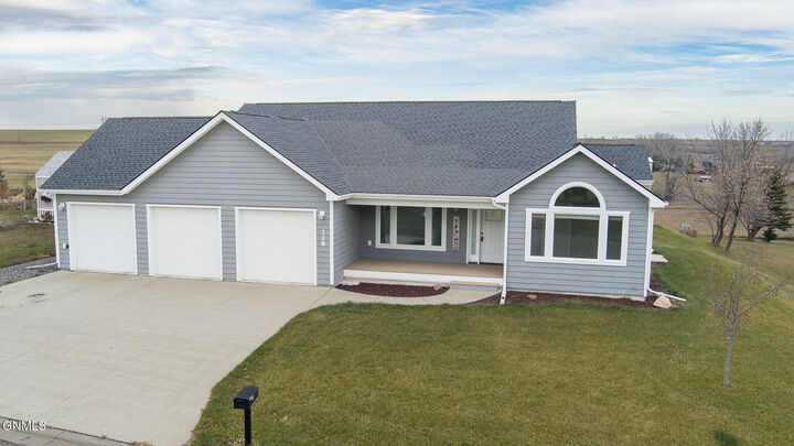 Property Photo: 728 3rd Street NW ND 58523