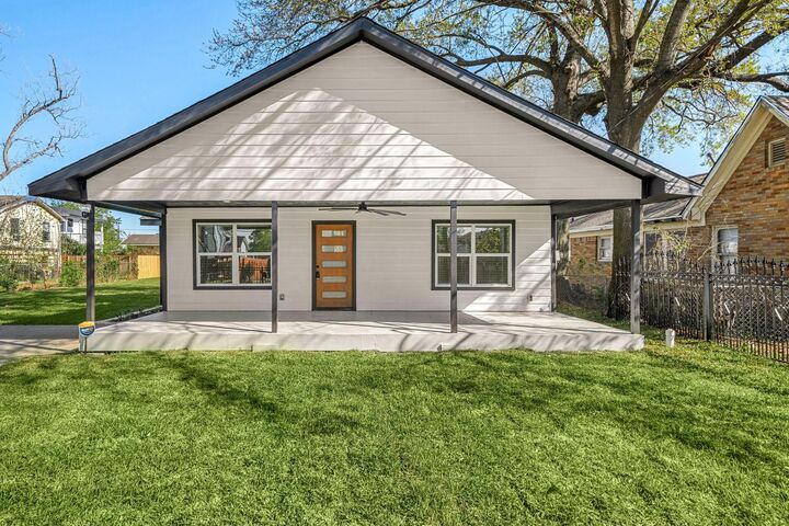 Property Photo:  1003 Reid Street  TX 77022 