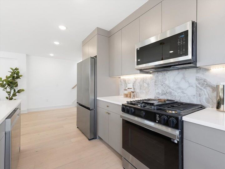 Property Photo:  62 Gardner Ave 3  NJ 07304 